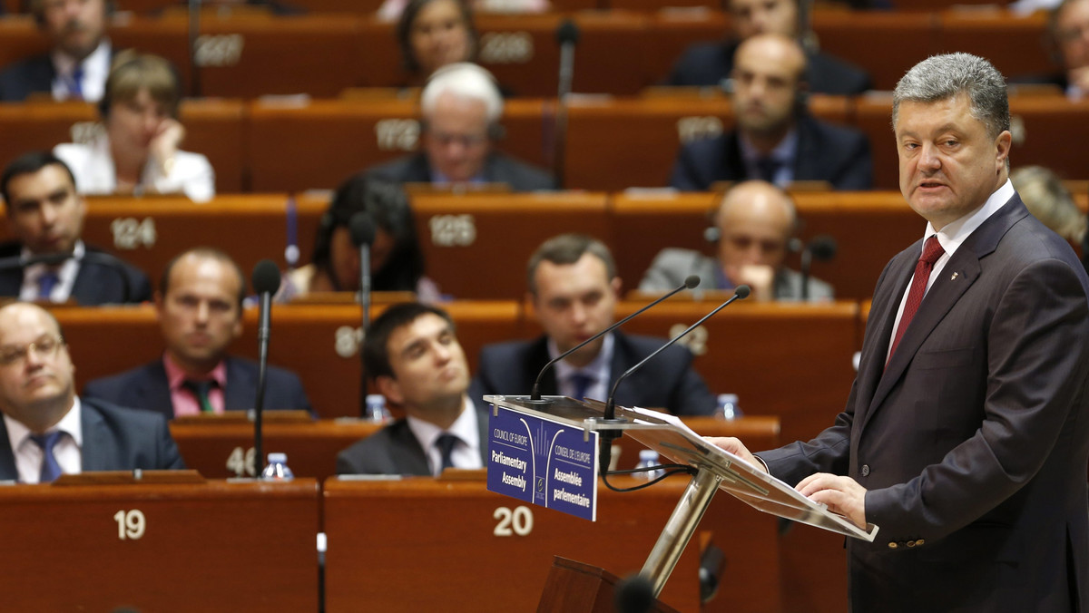 Rosja w niewystarczającym stopniu wspiera realizację planu pokojowego, którego celem jest uregulowanie kryzysu na wschodzie Ukrainy - powiedział w Strasburgu prezydent Ukrainy Petro Poroszenko na sesji Zgromadzenia Parlamentarnego Rady Europy.