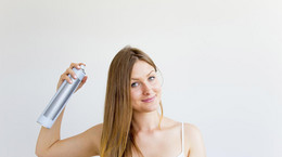 Suchy szampon - właściwości, skuteczność, wady. Jak stosować suchy szampon?