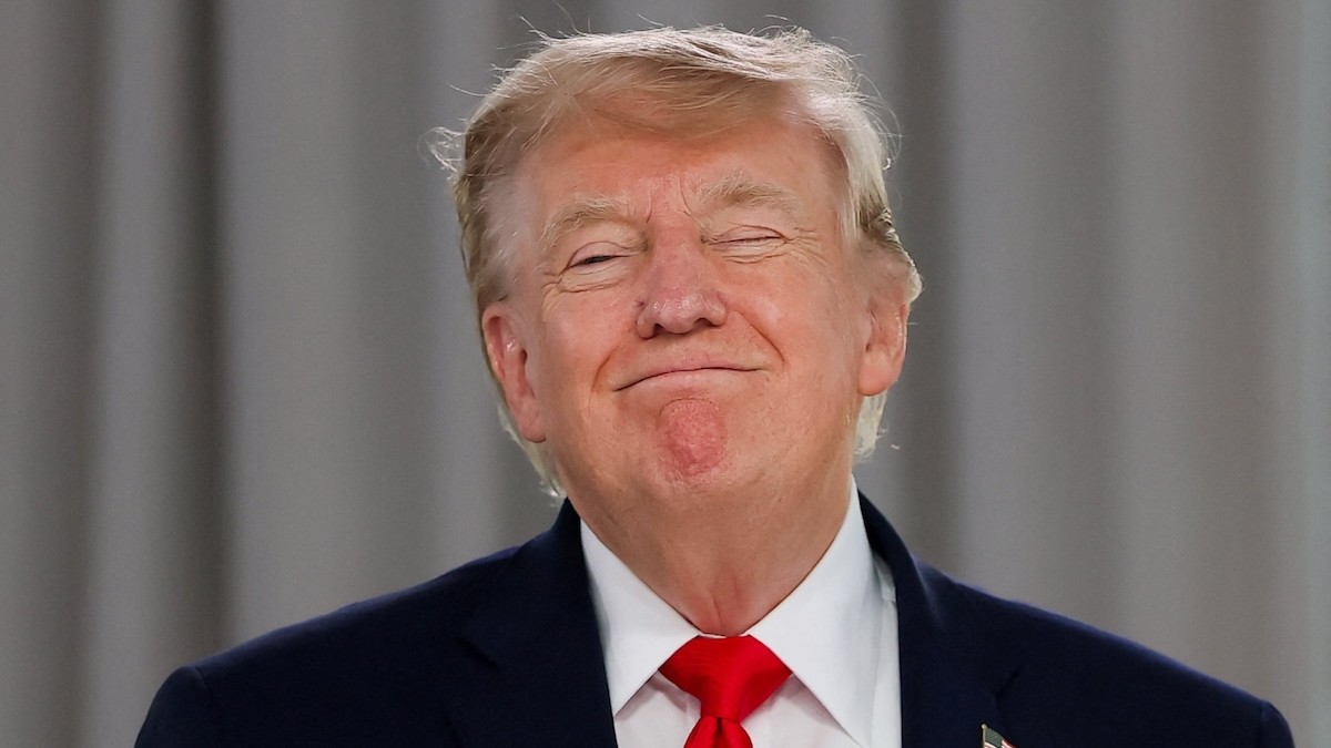 Americký prezident Donald Trump na pracovnom obede s lídrami krajín G7 a Blízkeho východu počas samitu G7 v Evian-les-Bains vo Francúzsku.
