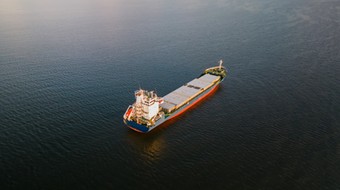 Wyżywienie i zwrot kosztów dojazdu na statek. Czy to przychód marynarza?