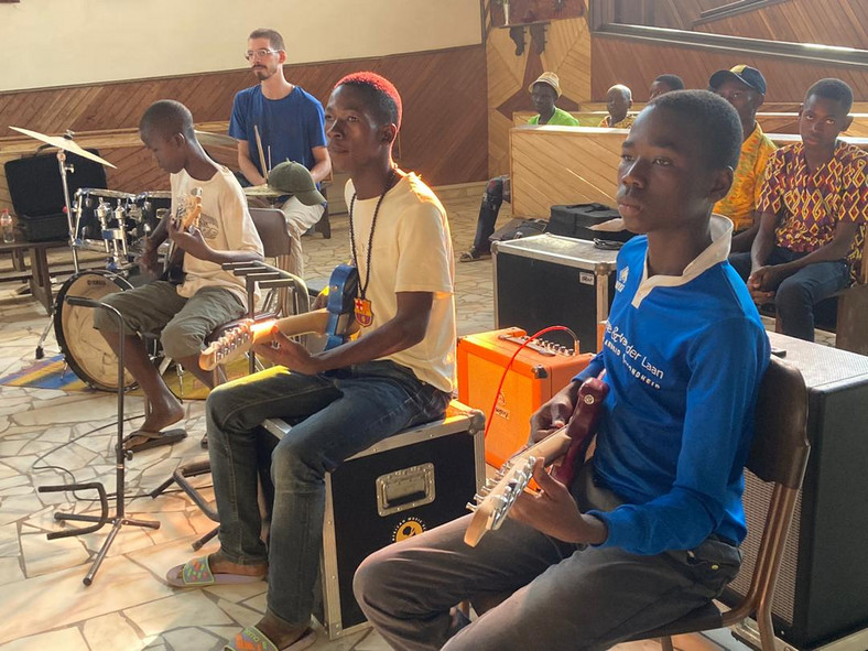 Uczniowie African Music School