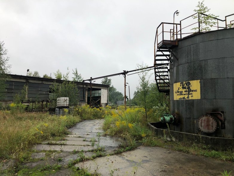 Odpady niebezpieczne na terenie byłych zakładów Terpen - 27.08.2022 - autor: Nadesłane przez czytelnika