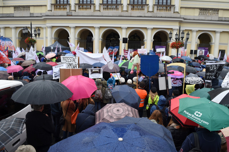 Protest ZNP przeciwko reformie edukacji w Warszawie