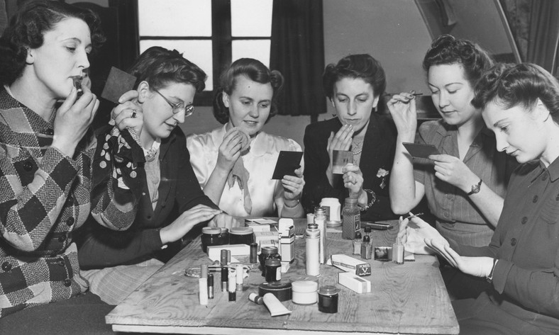 Women's Royal Naval Service - popularnie Wrens, czyli strzyżyki, spolszczone jako wrenki