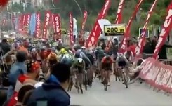 Potworna kraksa na czwartym etapie wyścigu Dookoła Turcji