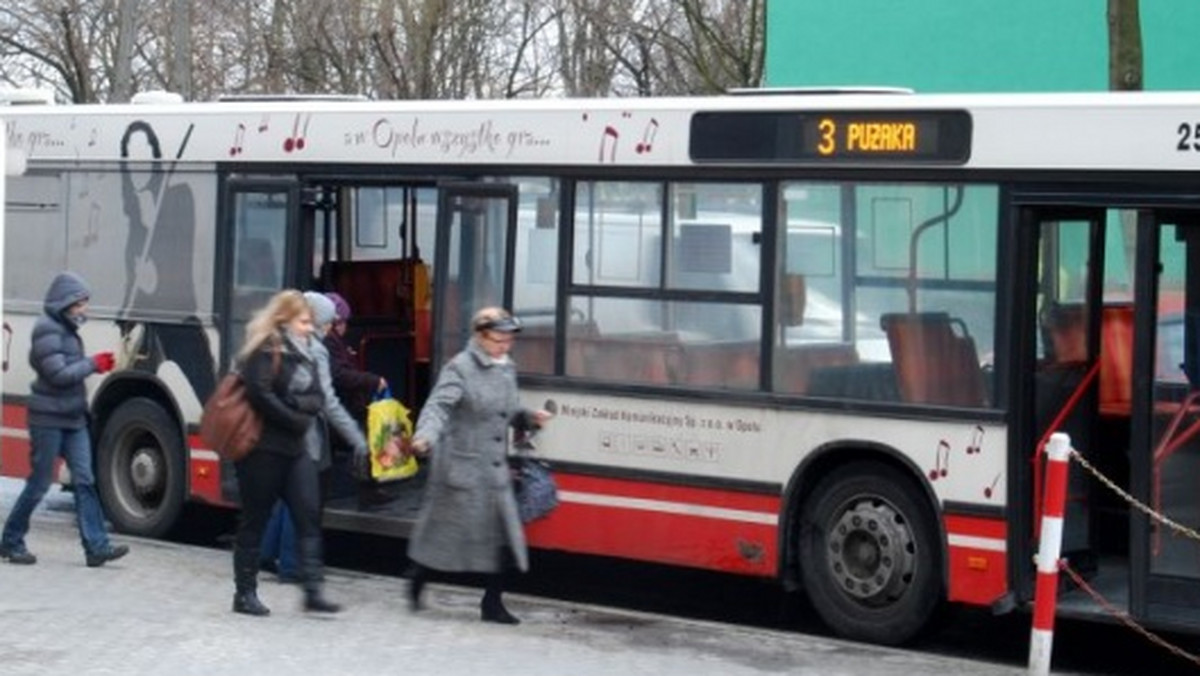 Dużo mniej kursów lub całkowite zawieszenie linii MZK w Opolu. W święta trudniej będzie przemieszczać się komunikacją miejską. Już dzisiejszej nocy(z soboty na niedzielę nie będą kursowały autobusy nocne.