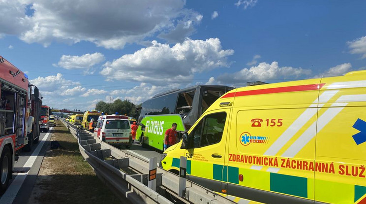 A súlyos balesetben magyarok is érintettek/Fotó: PolicieCZ - A cseh rendőrség Twitter oldala