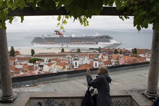 Nauczyciele w Lizbonie również manifestują. Chcą podwyżek i poprawy warunków pracy