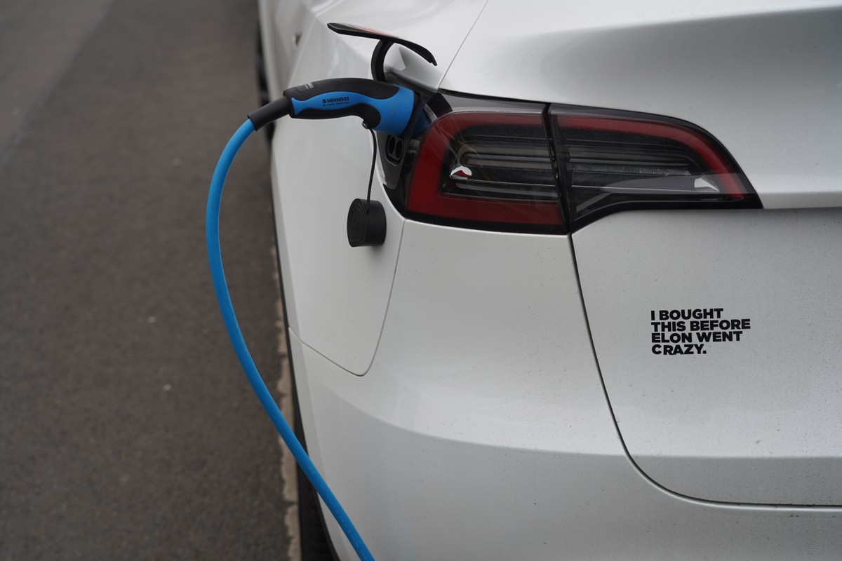 Spadek sprzedaży samochodów w Europie. Tesla traci szczególnie