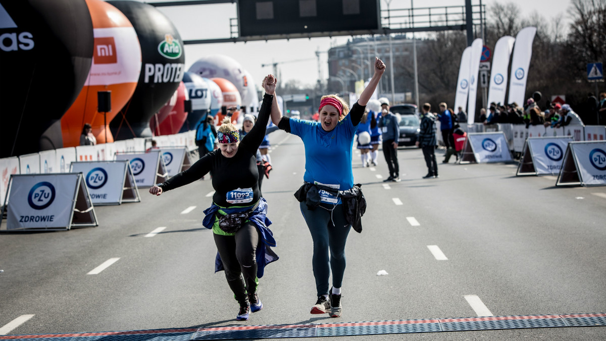 Pokonanie mety półmaratonu to najczęściej efekt regularnych wielomiesięcznych treningów i dowód konsekwencji w dążeniu do celu – zarówno w aspekcie ćwiczeń, jak i zróżnicowanej, bogatej w mikroskładniki diety. Kiedy uczestnik w dniu zero staje na linii startu odpowiednio przygotowany, kolejne 21 kilometrów zdaje się zależeć już tylko od niego. Doświadczeni biegacze odpowiadają – żeby to było takie proste!