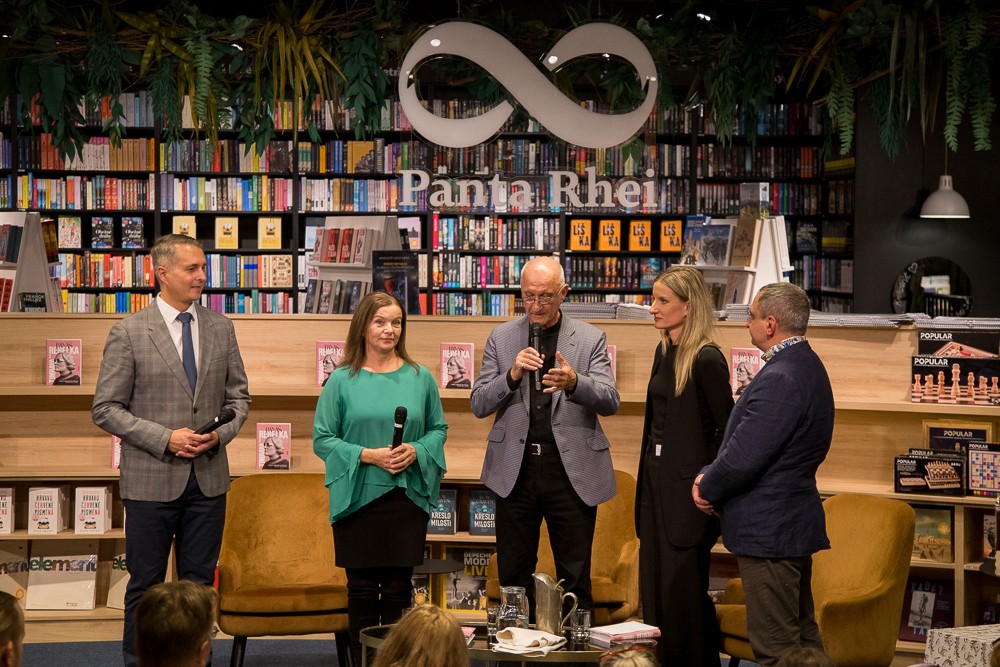 Renáta Vinczeová, Jozef Banáš a Adela Vinczeová na uvedení knihy Tichá rebelka Timrava.