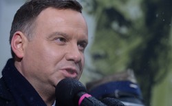 Incydent na A4, w prezydenckim samochodzie pękła opona. Duda: Auto wpadło w poślizg i zsunęliśmy się do rowu