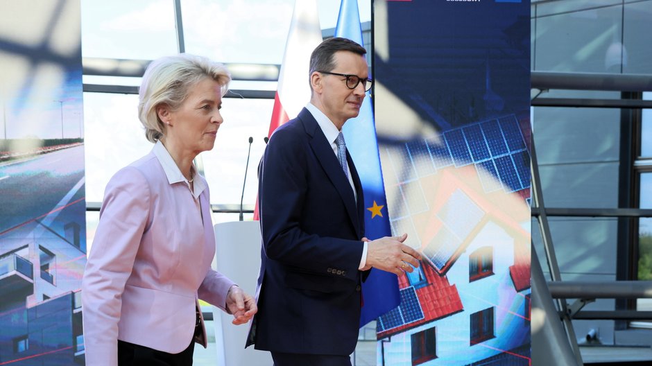 Konstancin-Jeziorna, 02.06.2022. Przewodnicząca Komisji Europejskiej Ursula von der Leyen oraz premier RP Mateusz Morawiecki przed wspólną konferencją prasową z okazji porozumienia w sprawie Krajowego Planu Odbudowy.