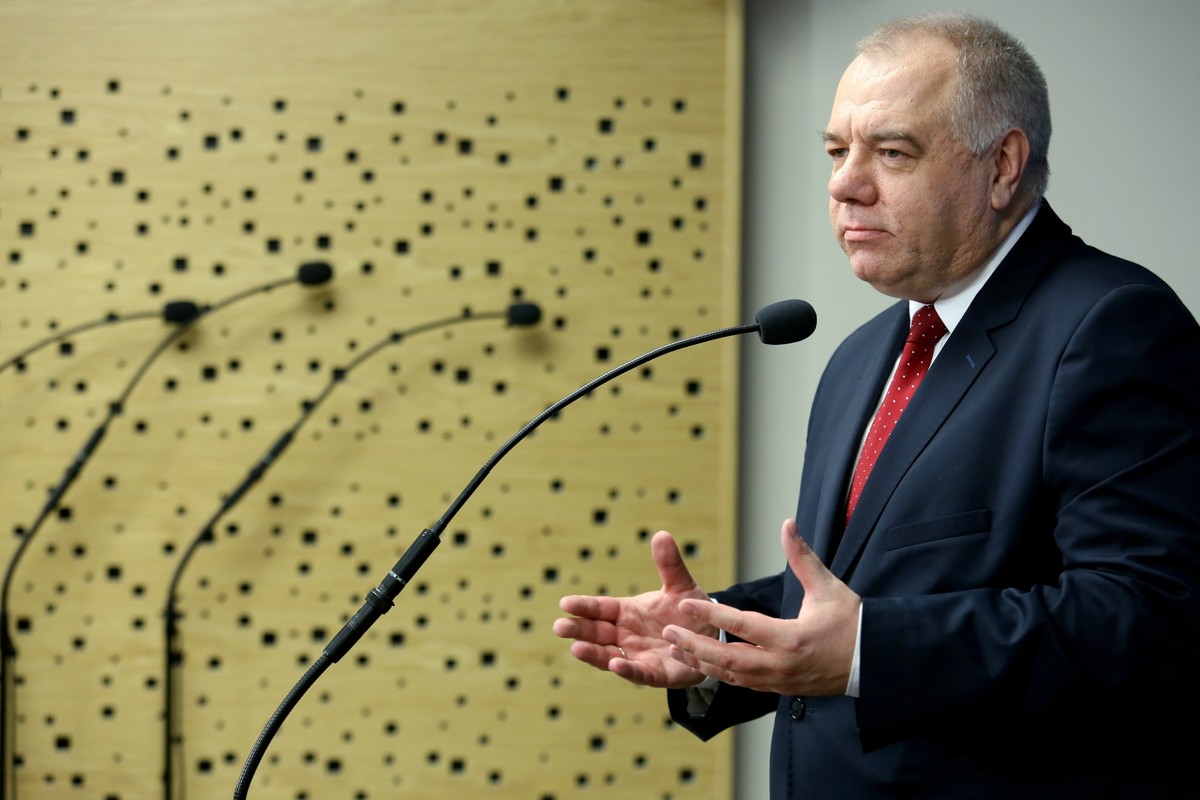 "Liczymy, że uda nam się zebrać pełną kwotę. Oceniamy, że potrzebne jest nam minimum 3 mln zł, aby oba te pomniki zrealizować" - dodał Sasin.