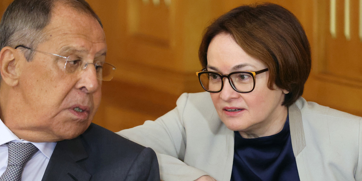 Minister Spraw Zagranicznych Siergiej Ławrow i szefowa Banku Rosji Elvira Nabiullina.