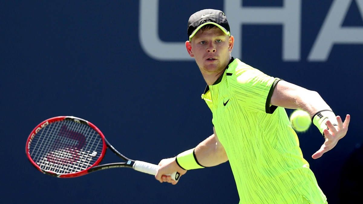 Kyle Edmund nie mógł wymarzyć sobie lepszego debiutu w drabince głównej US Open. W poniedziałek 21-letni Brytyjczyk pokonał rozstawionego z numerem 13 Francuza Richarda Gasqueta 6:2, 6:2, 6:3. Po swoim pierwszym serwisie Edmund stracił tylko siedem punktów, a dziesięć asów pomogło mu w wygraniu 13. meczu w sezonie.