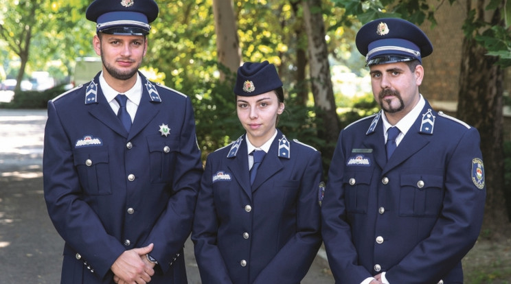 Üzenetben köszönték meg a három rendőr, Kertész Soma, Ugró Noémi, és Varga Bálint fáradozását /Fotó: Police.hu