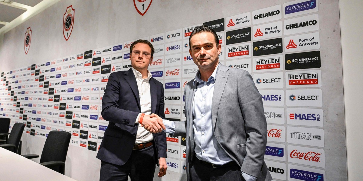 Marc Overmars (z prawej) znalazł nowego pracodawcę.