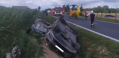 Groźny wypadek koło Poznania. Lądował śmigłowiec LPR. Trzy osoby trafiły do szpitala [ZDJĘCIA]