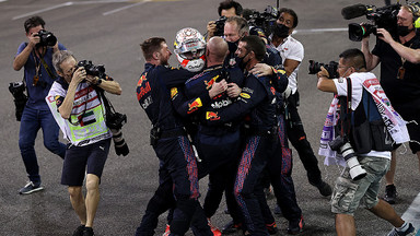 Verstappen po niezwykłej walce mistrzem świata! Komentarze w sieci