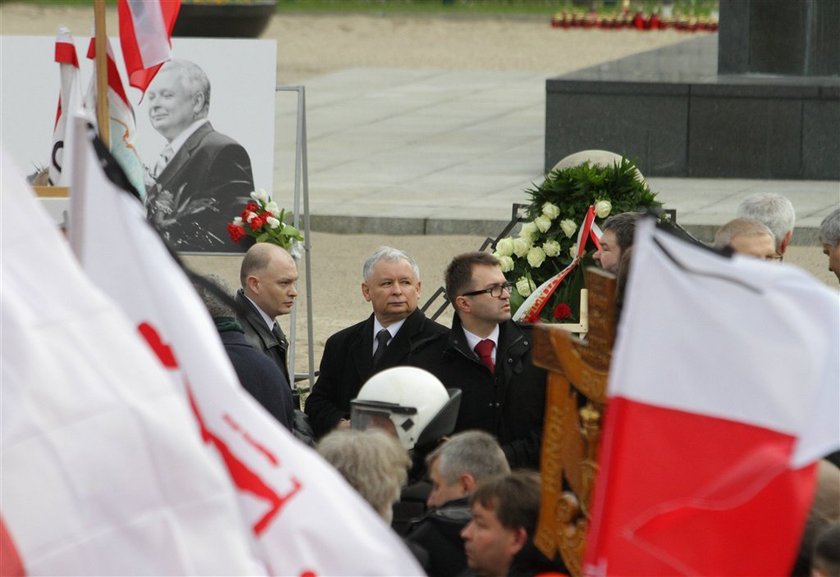 Jarosław Kaczyński składa życzenia i zaprasza na...