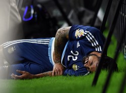 Słynny argentyński piłkarz dźgnięty nożem? Ezequiel Lavezzi twierdzi, że... spadł z drabiny