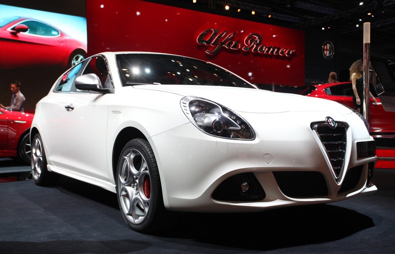 Paris Motor Show - od 2 października będzie można oglądać samochody najlepszych marek – Alfa Romeo Giulietta.  Fot: Chris Ratcliffe/Bloomberg