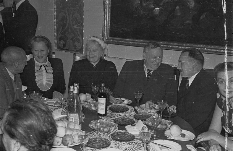 En Varsovia, Picasso se reunió, por ejemplo, con el primer ministro Joseph Sirankewicz y su esposa, Nina Andrić.