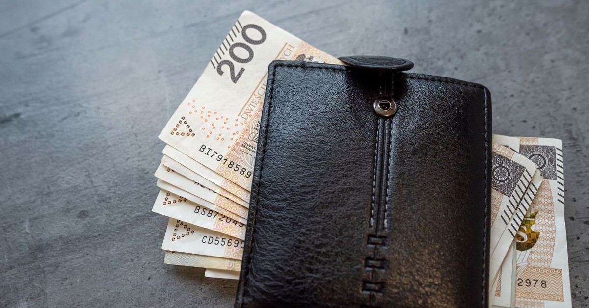 6510 złotych – to wysokość minimalnego wynagrodzenia po podwyżkach. Będzie też wyrównanie za trzy miesiące. Kto dostanie?