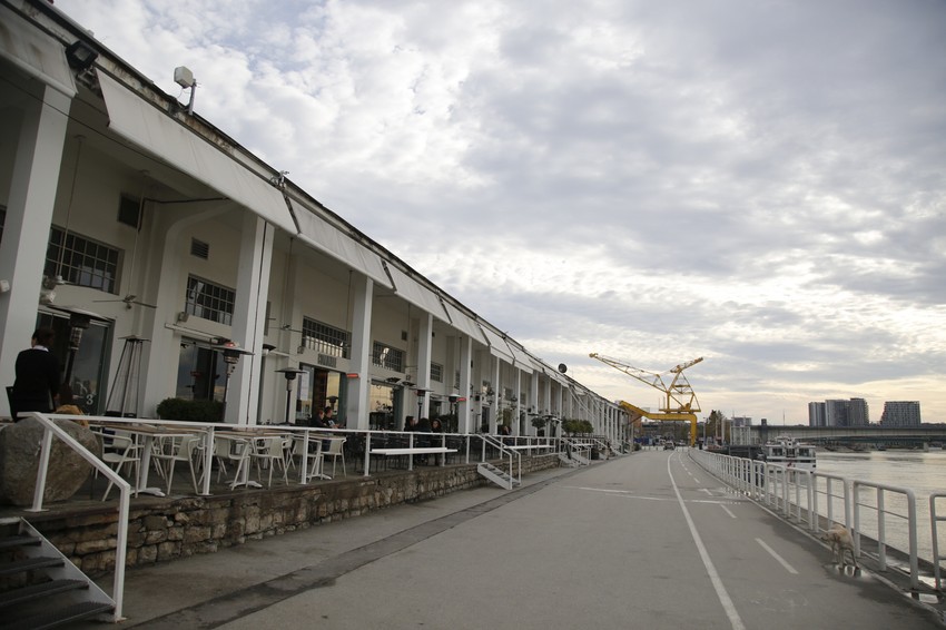 Pad sa visine od pet metara.