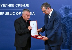 Aleksandar Vučić uručio Orden Karađorđeve zvezde prvog stepena Milošu Jovanoviću