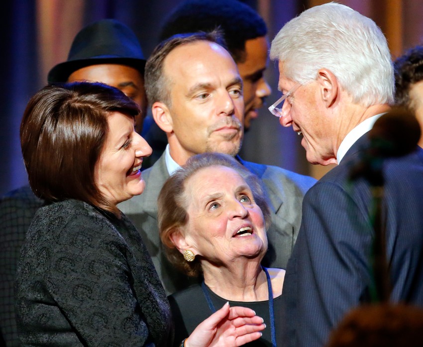 Medlin Olbrajt i Bil Klinton sa predsednicom Kosova Atifete Jahjagom u Njujorku 2014.