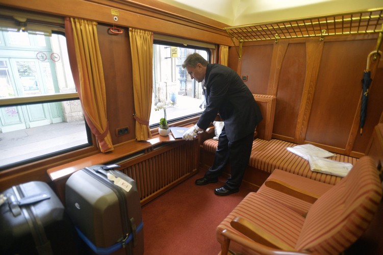 Podróż powrotna odbędzie się inną trasą wynoszącą 9500 km i będzie biegła przez tereny pustynne. Powrót składu do Budapesztu planowany jest na 9 listopada.

<br>Na widać apartament w wagonie sypialnym <br><br> EPA / ZOLTAN MATHE WĘGRY OUT Dostawca: PAP / EPA.