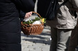 IMGW: W Wielką Sobotę do kościoła ze święconką i z parasolem [PROGNOZA POGODY]