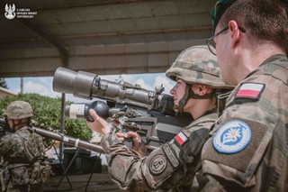 Kandydaci zgłaszający się do służby w armii przychodzą z rodzicami [WYWIAD]