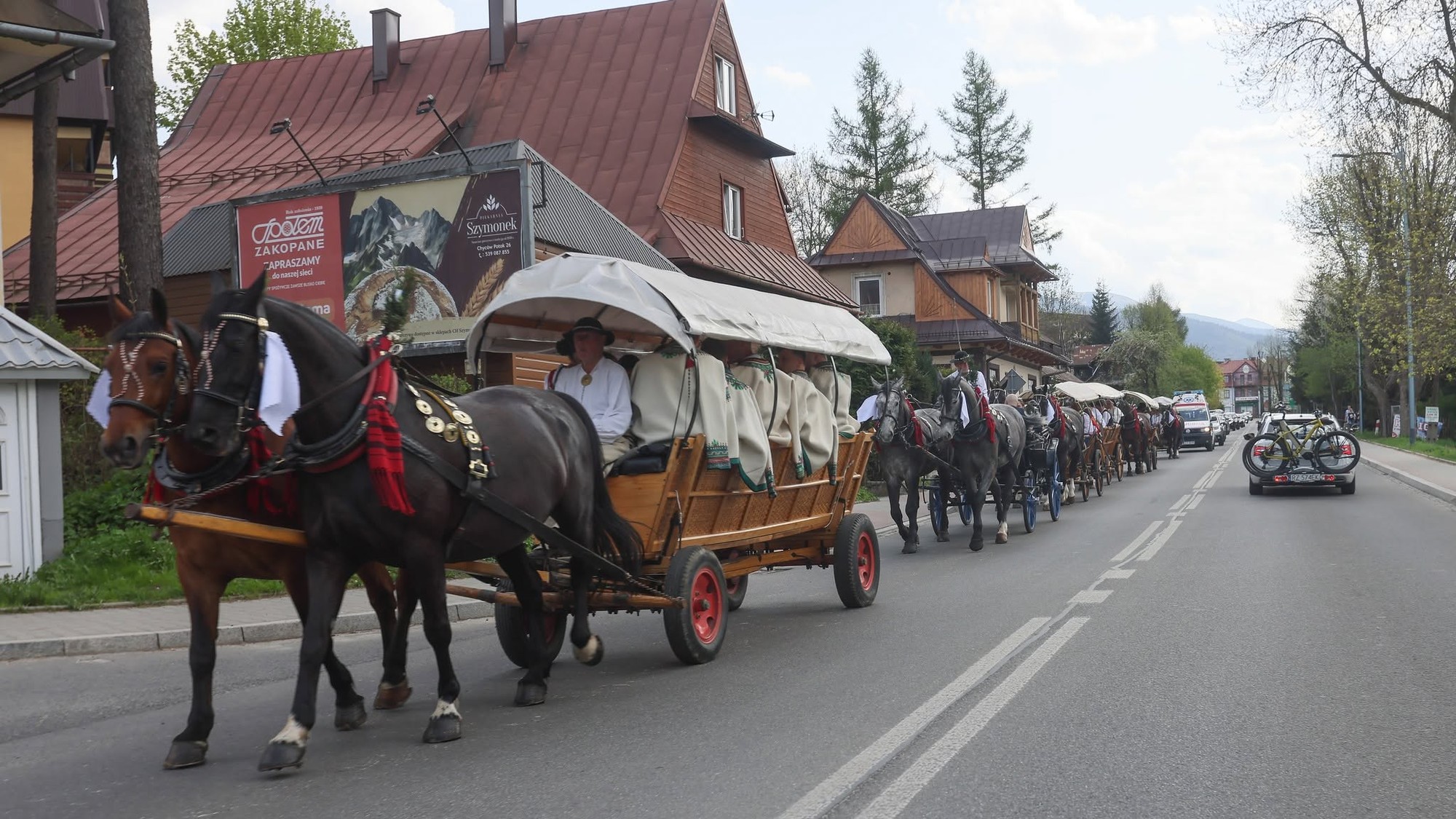 Konské povozy patria ku goralskej tradícii na poľskom Podhalí.
