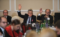 Komisja: Sędziowie wyłącznie z polskim obywatelstwem