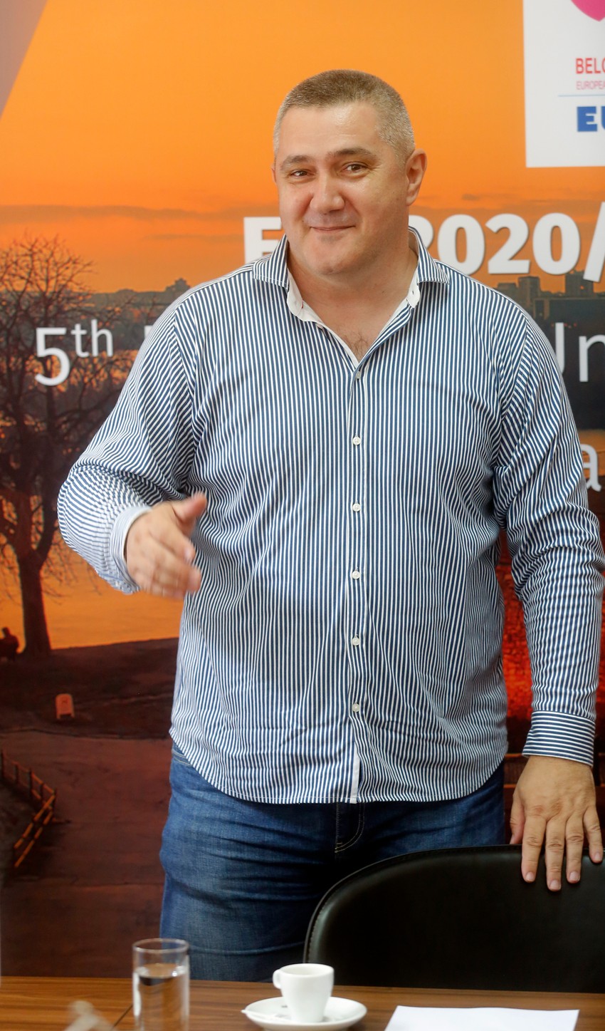 Jasnić je potrošio oko tri miliona evra za najam luksuznih vila i automobila, putovanja i ručkove