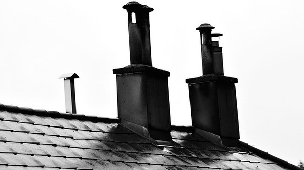 Program dofinansowania skierowany jest do osób, które mieszkają w budynkach wielorodzinnych bez centralnego systemu ogrzewania i korzystają z indywidualnego źródła ciepła na paliwa stałe. 