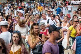 "Turystyka selfie". Jak popularne miejsca walczą z nowym zjawiskiem?