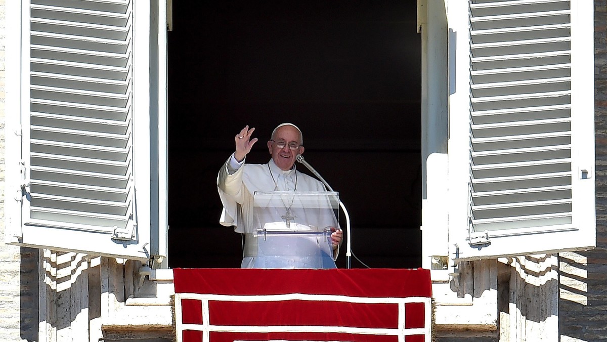 W pobliżu Watykanu z inicjatywy papieża Franciszka otwarto noclegownię dla bezdomnych. Została ona sfinansowana przez urząd papieskiego jałmużnika arcybiskupa Konrada Krajewskiego. W budynku należącym do jezuitów są miejsca dla 34 mężczyzn.