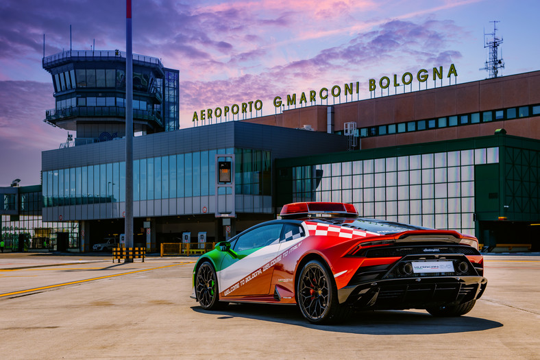 Lamborghini Huracán EVO RWD jako Follow Me Car (2020)