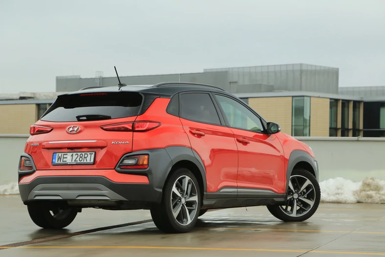 - Hyundai Kona z pewnością zwróci większą uwagę na ulicy niż sportowo ukształtowana sylwetka kombi ze znaczkiem i30.