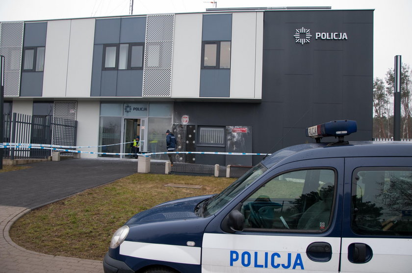 Koktajle Mołotowa poleciały na komisariat policji. 45-latek zatrzymany