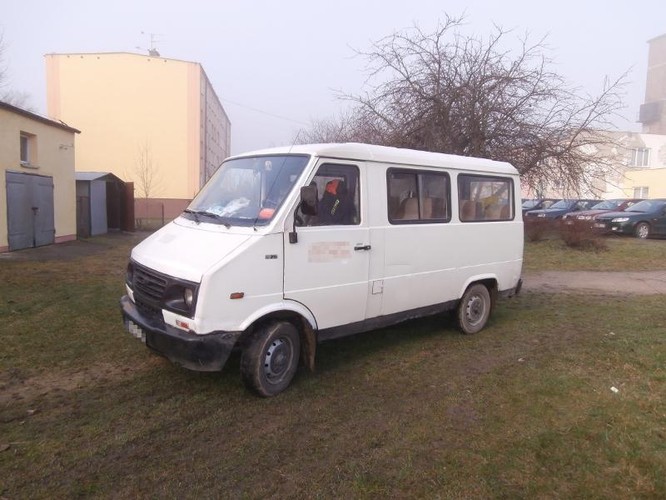 Takim pojazdem wożono dzieci do szkoły