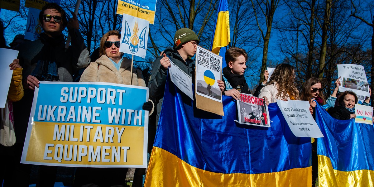 Protest w Hadze przeciwko inwazji Rosji na Ukrainę.