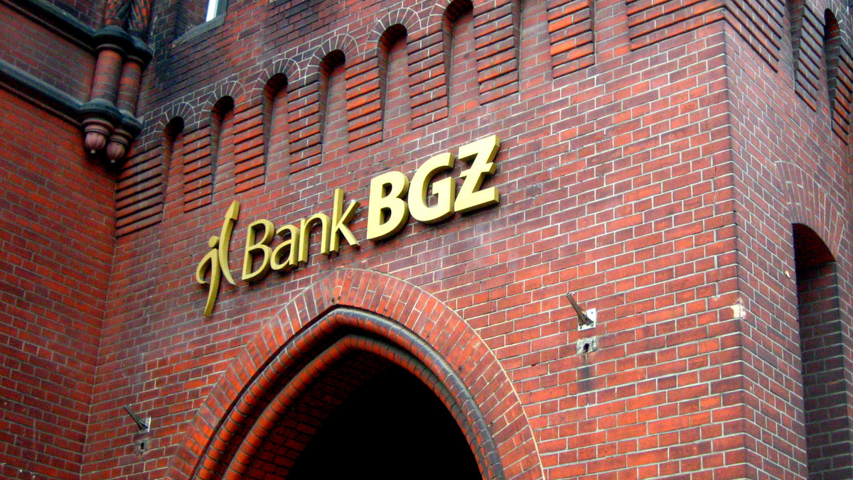 BGŻ i BNP Paribas Bank Polska ustaliły z organizacjami związkowymi, że po połączeniu zwolnienia grupowe obejmą nie więcej niż 1,8 tys. pracowników BGŻ i zostaną przeprowadzone w okresie 24 miesięcy od połączenia - podał BGŻ w komunikacie.