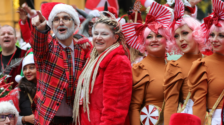 Egy év kihagyás után, újra Santacon New Yorkban / Fotó: Northfoto