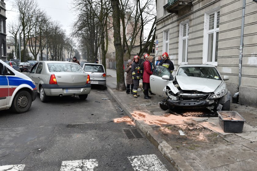 wypadek na 6 Sierpnia przy Strzelców Kaniowskich w Łodzi