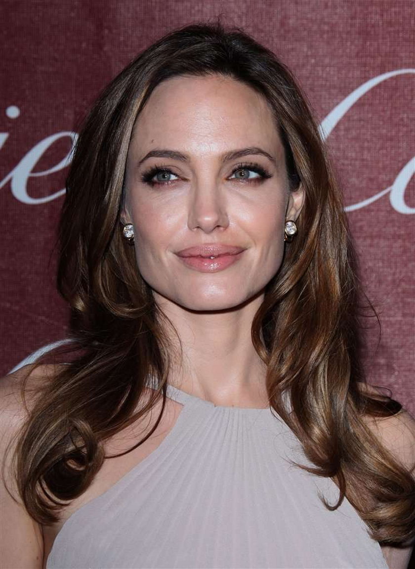 Angelina Jolie trochę się odmłodziła. Zobacz jak!
